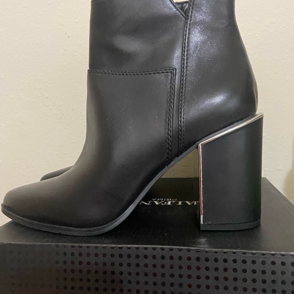 Elegant Black Ankle Boots